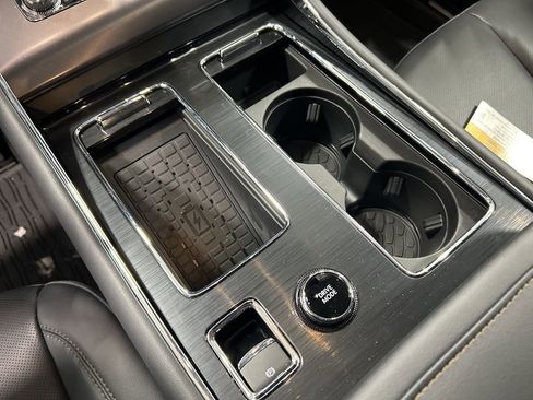 New 2026 Lincoln Aviator Premiere image 13