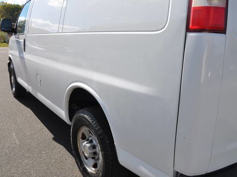 Used 2009 Chevrolet Express 2500 RWD image 10