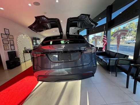 Used 2023 Tesla Model X AWD/4WD image 6