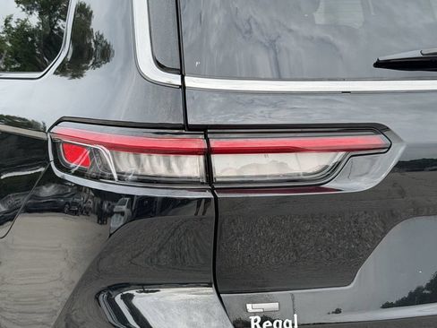 Used 2022 Jeep Grand Cherokee L Limited RWD image 10