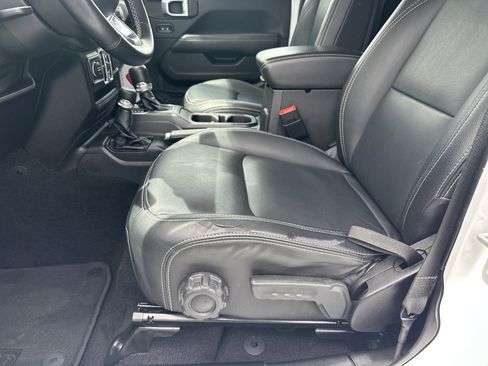 Used 2021 Jeep Wrangler Unlimited Sahara w/ LED Lighting Group AWD/4WD image 11