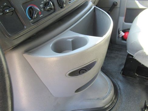 Used 2016 Ford E-350 and Econoline 350 Super Duty image 21