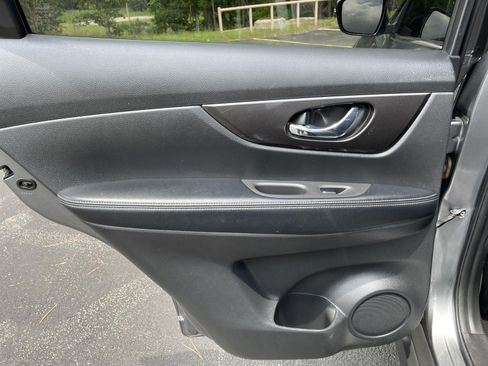 Used 2019 Nissan Rogue SV FWD image 40