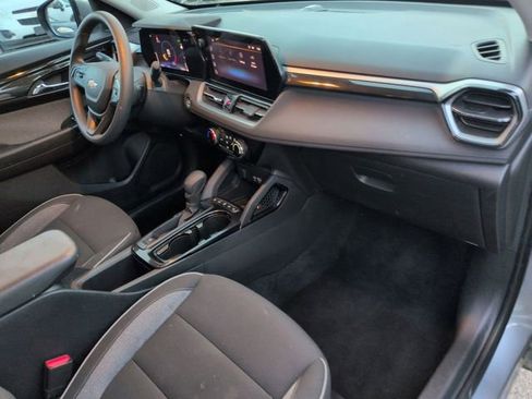 Used 2025 Chevrolet TrailBlazer LT FWD image 6