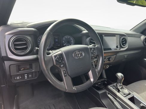 Used 2019 Toyota Tacoma TRD Off-Road AWD/4WD image 10