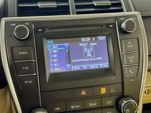 Used 2017 Toyota Camry SE image 13