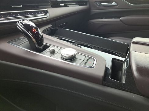 Used 2024 Cadillac Escalade Sport Platinum w/ LPO, ONYX Package AWD/4WD image 25