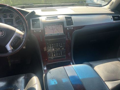 Used 2011 Cadillac Escalade ESV Luxury AWD/4WD image 12