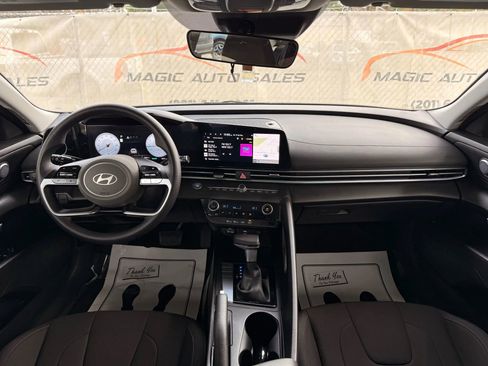 Used 2024 Hyundai Elantra SEL image 28