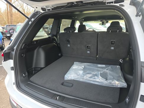 New 2025 Jeep Grand Cherokee Laredo image 33