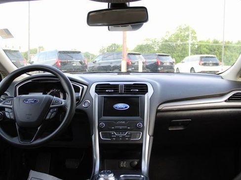 Used 2020 Ford Fusion SE FWD image 20