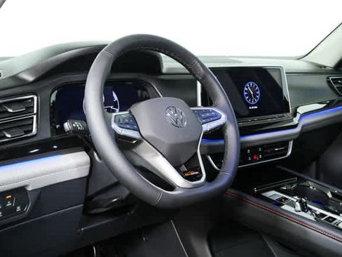 Certified 2025 Volkswagen Atlas Peak Edition SE AWD/4WD image 11
