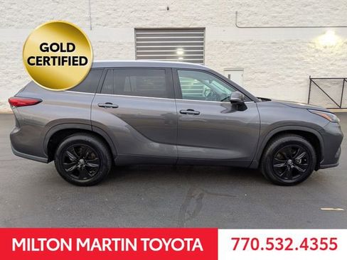 Certified 2022 Toyota Highlander XLE image 3