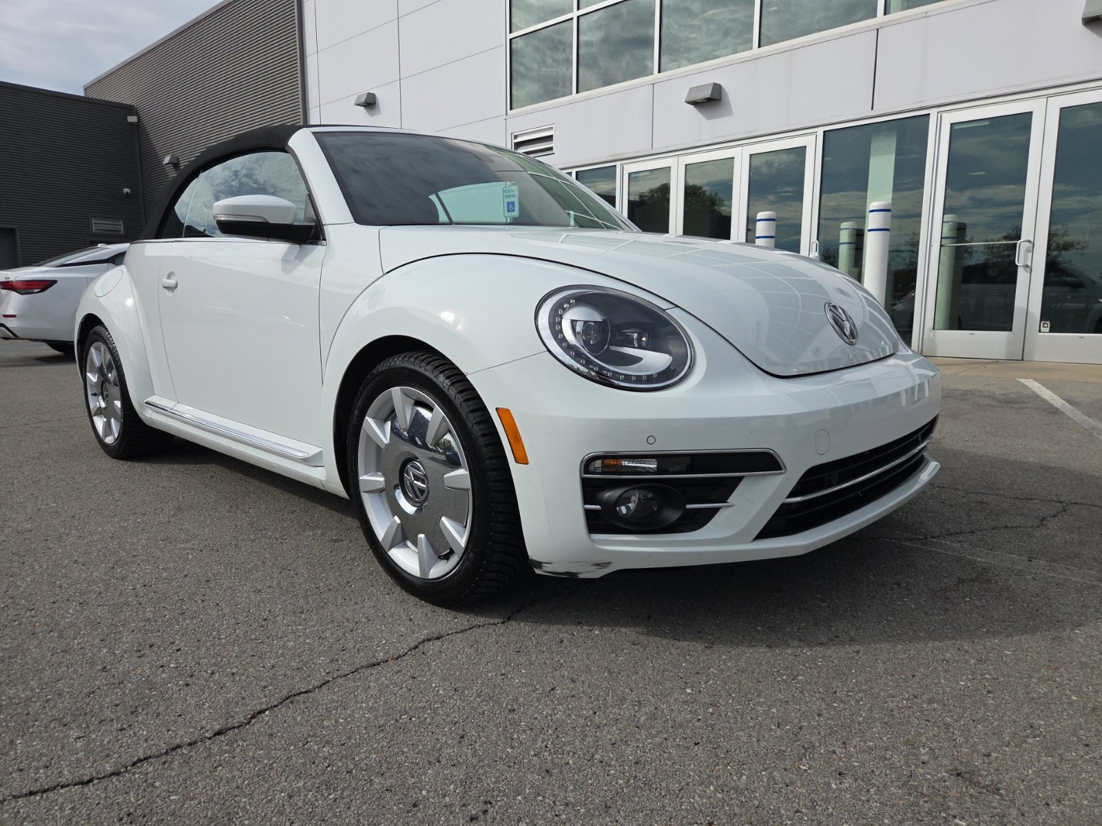 Used 2019 Volkswagen Beetle 2.0T SE FWD image 30