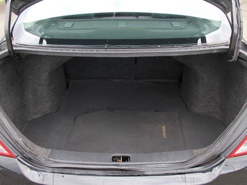 Used 2015 Nissan Versa SV FWD image 10