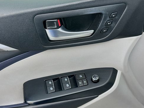 Used 2019 Toyota Highlander Limited FWD image 15