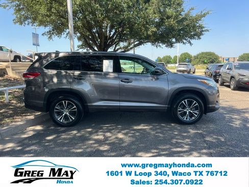 Used 2017 Toyota Highlander Plus FWD image 9