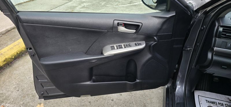Used 2012 Toyota Camry SE FWD image 14