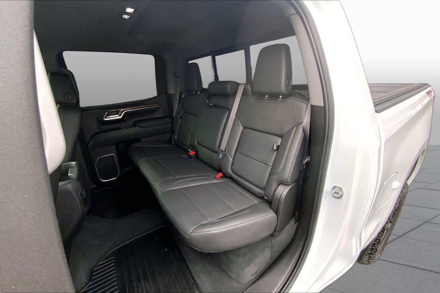 Used 2024 Chevrolet Silverado 1500 LT Trail Boss w/ Convenience Package II AWD/4WD image 21
