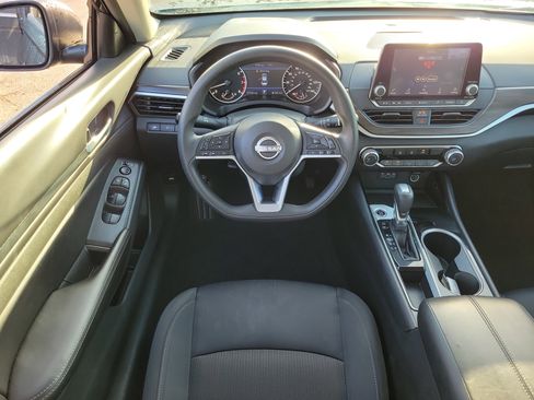 Used 2024 Nissan Altima 2.5 SV image 16