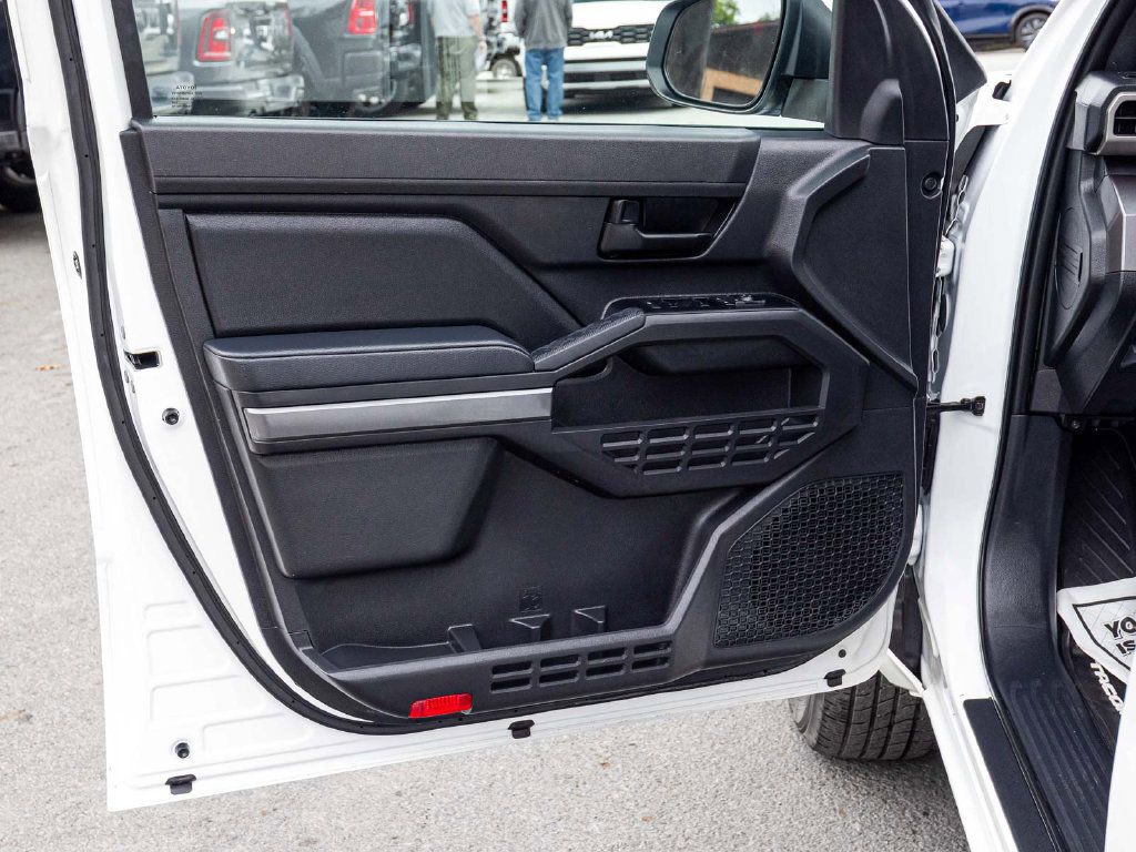 Used 2025 Toyota Tacoma SR5 AWD/4WD image 11