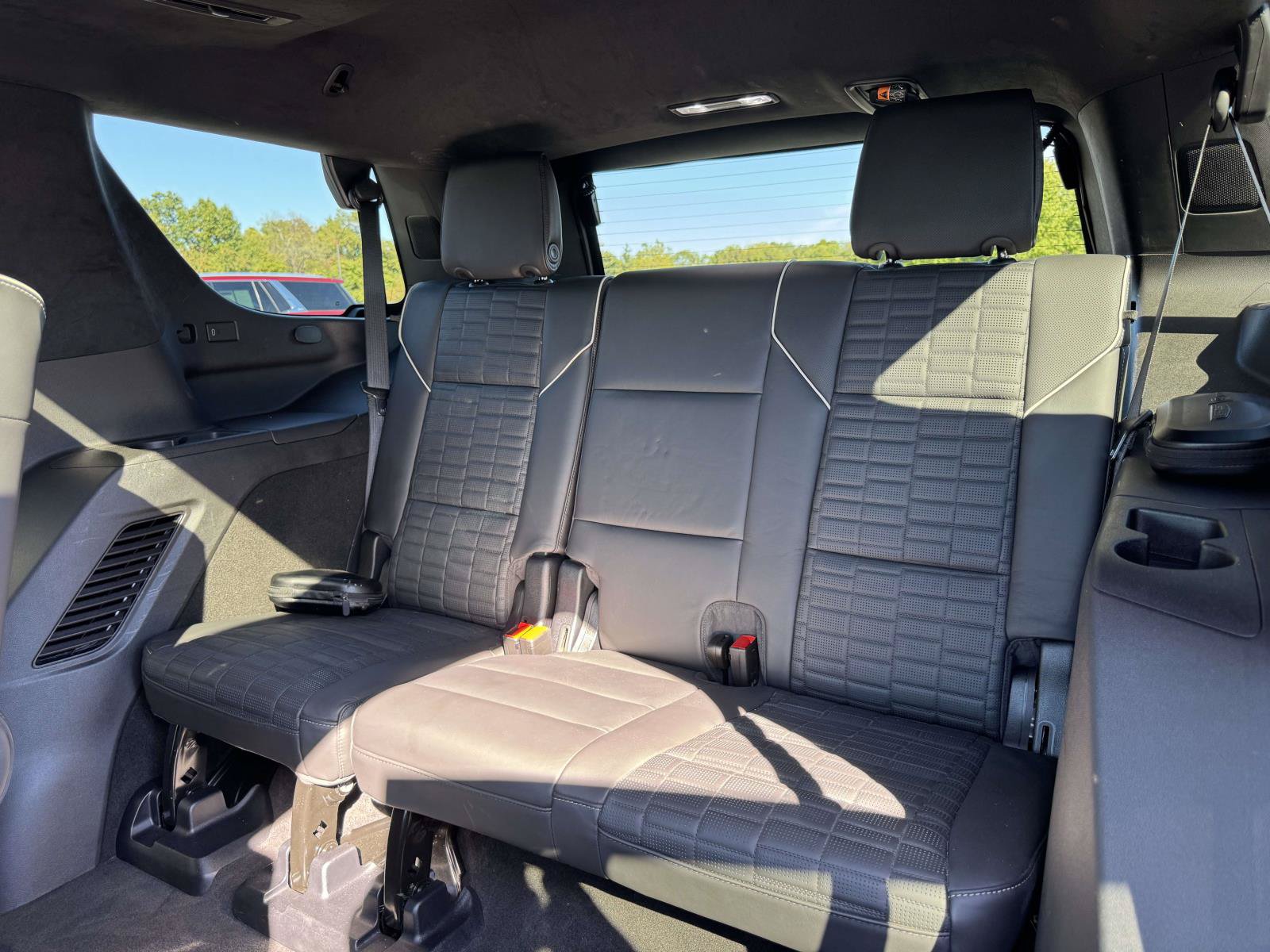 Used 2025 Cadillac Escalade Sport Platinum w/ LPO, ONYX Package AWD/4WD image 12