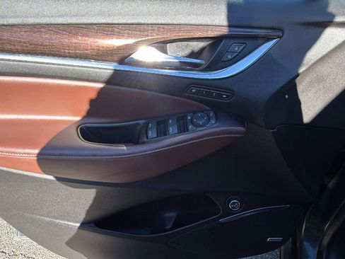 Used 2018 Buick Enclave Avenir w/ Avenir Technology Package image 16