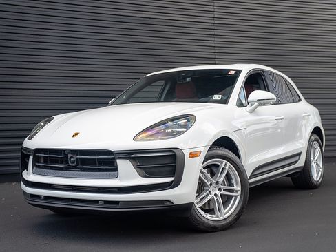 Certified 2026 Porsche Macan AWD/4WD image 1
