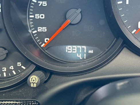 Used 2017 Porsche 911 Targa 4 GTS image 33