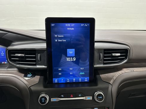 Used 2020 Ford Explorer Platinum w/ Premium Technology Package image 23