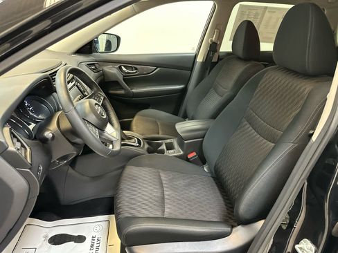Certified 2019 Nissan Rogue SV image 4