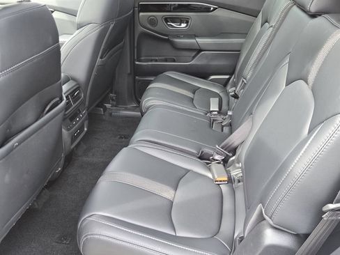 Certified 2025 Honda Pilot Touring image 11