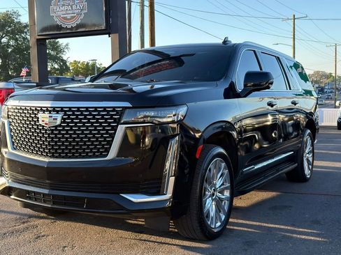 Used 2023 Cadillac Escalade ESV Premium Luxury AWD/4WD image 2