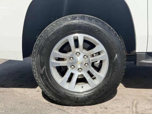 Used 2018 Chevrolet Suburban LT RWD image 29