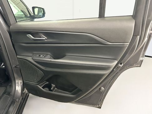 Used 2024 Jeep Grand Cherokee L Altitude image 32