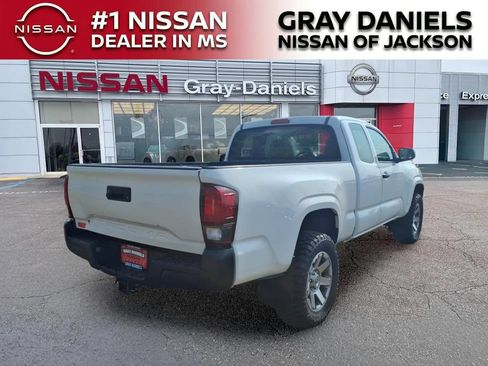 Used 2018 Toyota Tacoma SR RWD image 8
