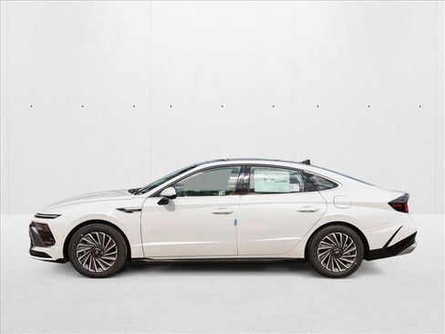 New 2025 Hyundai Sonata Limited image 8