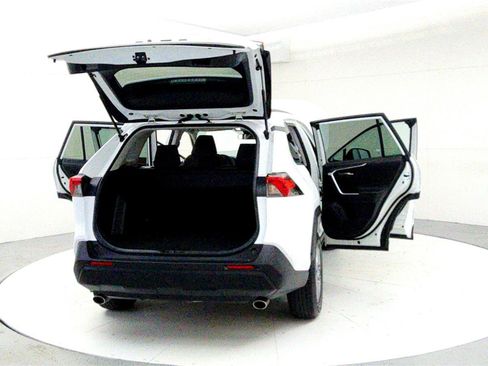Used 2025 Toyota RAV4 XLE AWD/4WD image 11