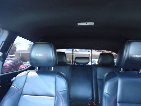 Used 2017 Toyota Tacoma TRD Pro AWD/4WD image 33