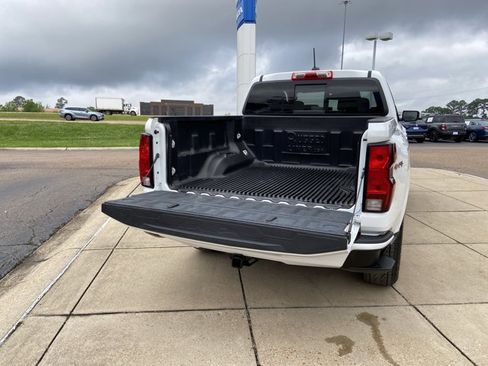 Used 2023 Chevrolet Colorado LT w/ LT Convenience Package II AWD/4WD image 31