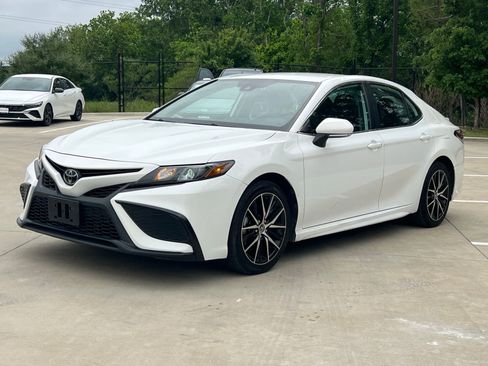 Used 2023 Toyota Camry SE FWD image 5