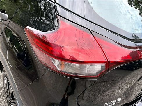 Used 2022 Nissan Kicks S FWD image 20