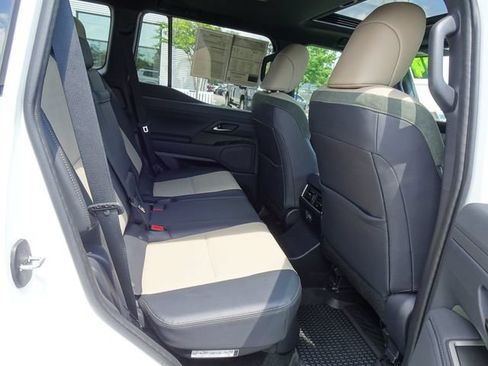 Used 2024 Lexus GX 550 AWD/4WD image 18
