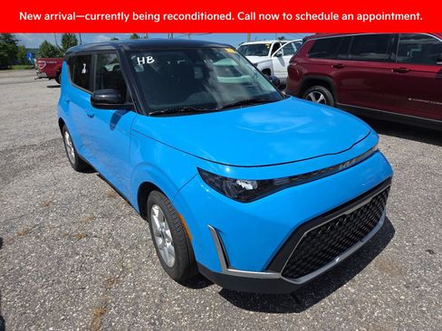 Used 2023 Kia Soul S FWD image 2