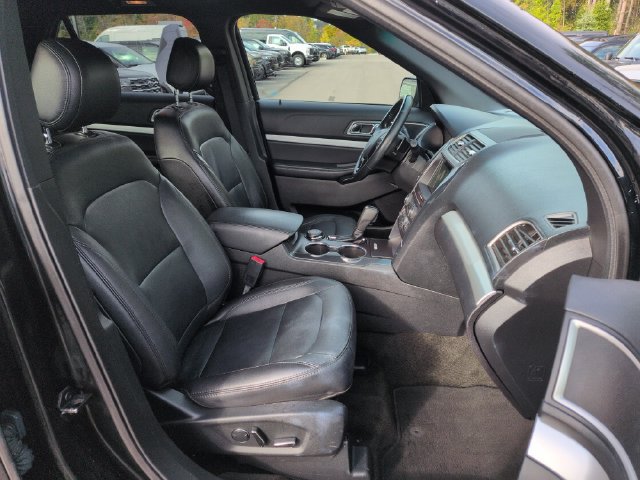 Used 2017 Ford Explorer XLT w/ Equipment Group 202A AWD/4WD image 15