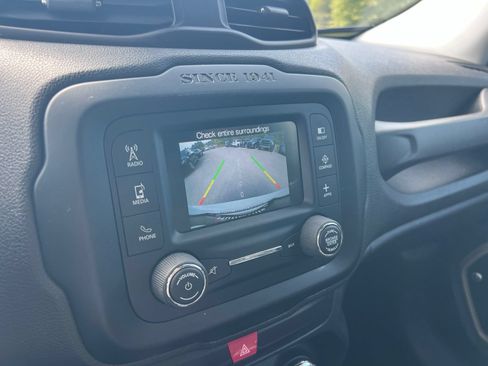 Used 2016 Jeep Renegade 75th Anniversary FWD image 14