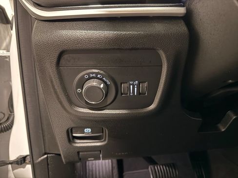 Used 2021 Jeep Grand Cherokee L Laredo RWD image 16