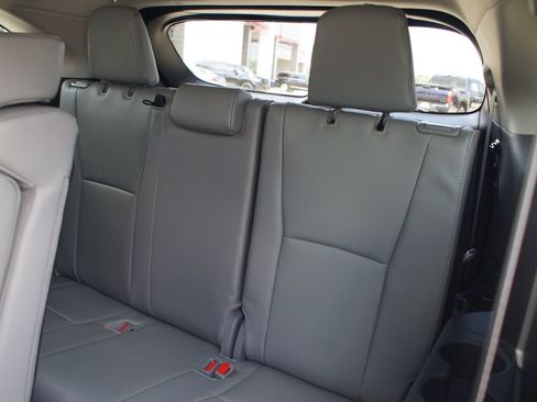 Used 2026 Toyota Highlander Limited AWD/4WD image 16