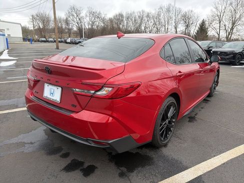 Used 2025 Toyota Camry SE w/ Convenience Package image 5