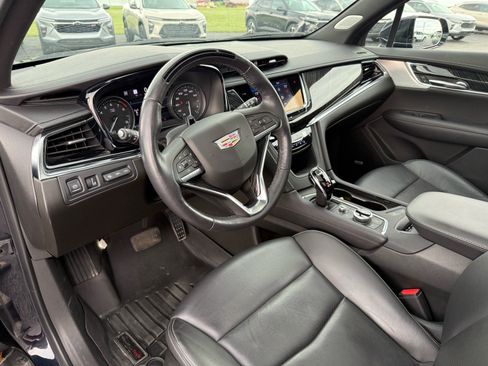 Used 2022 Cadillac XT6 Premium Luxury AWD/4WD image 16